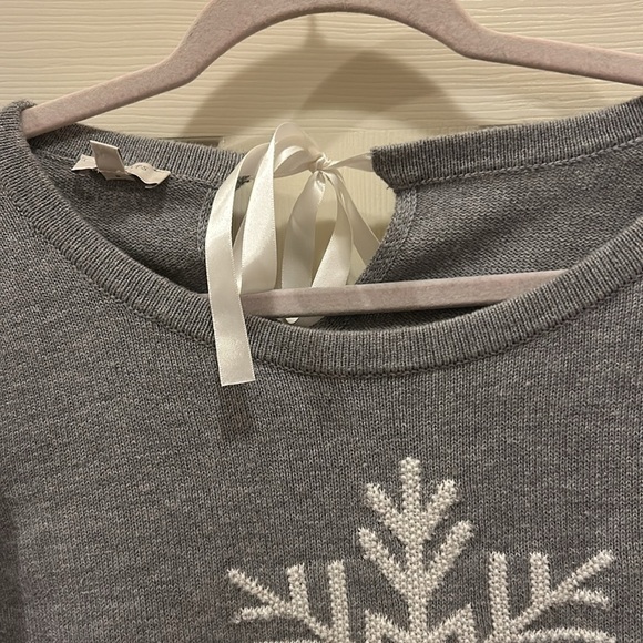 🩶Gorgeous gray Talbot’s sweater with embroidered glitter snowflake!🩶 - Picture 3 of 8